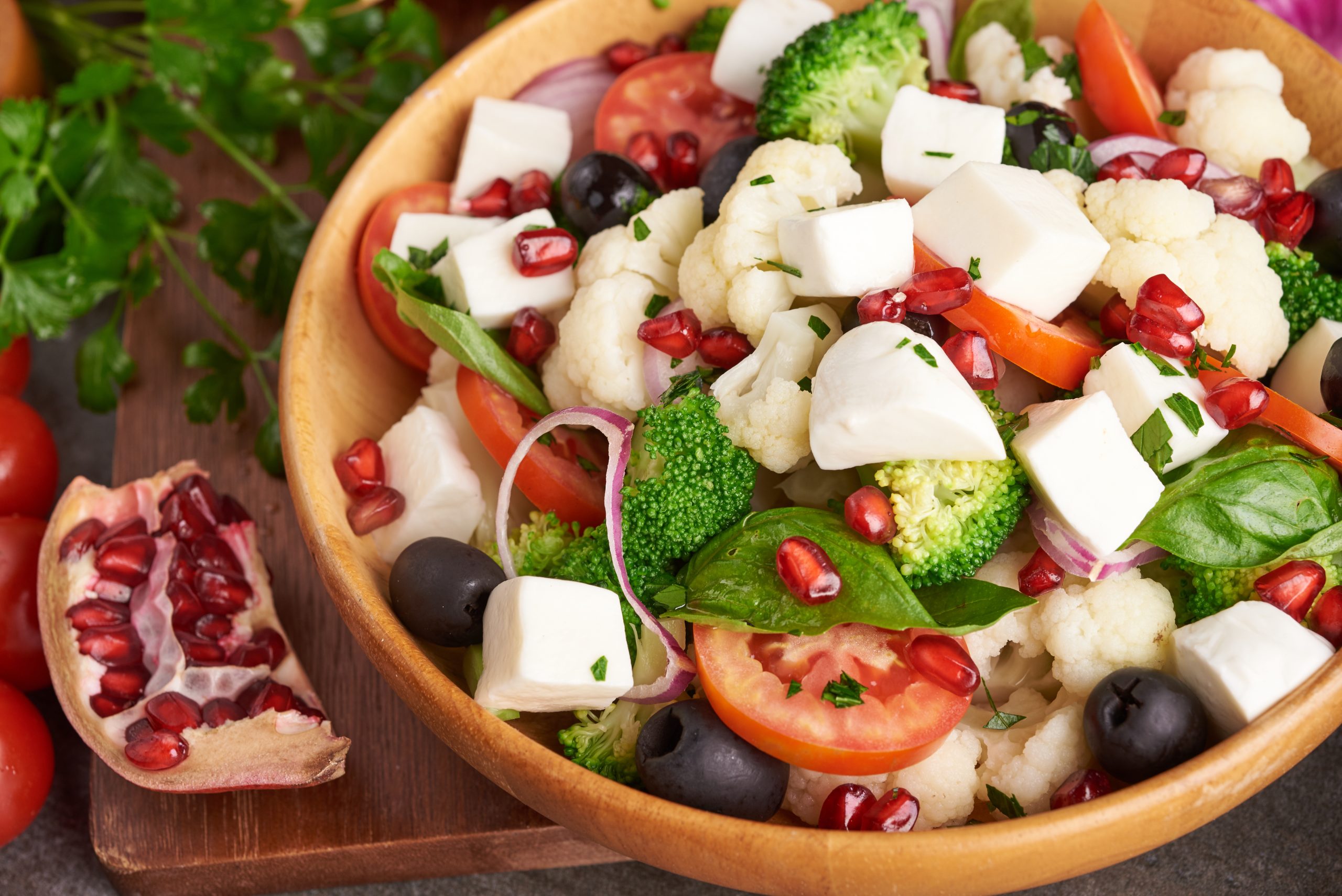 Mix green salad with fruit and Halloumi cheese